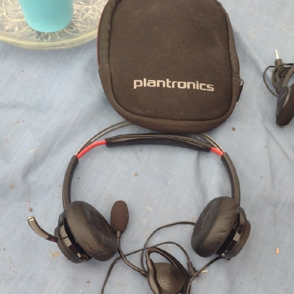 Plantronics Bluetooth Black Headset with Case NWOT